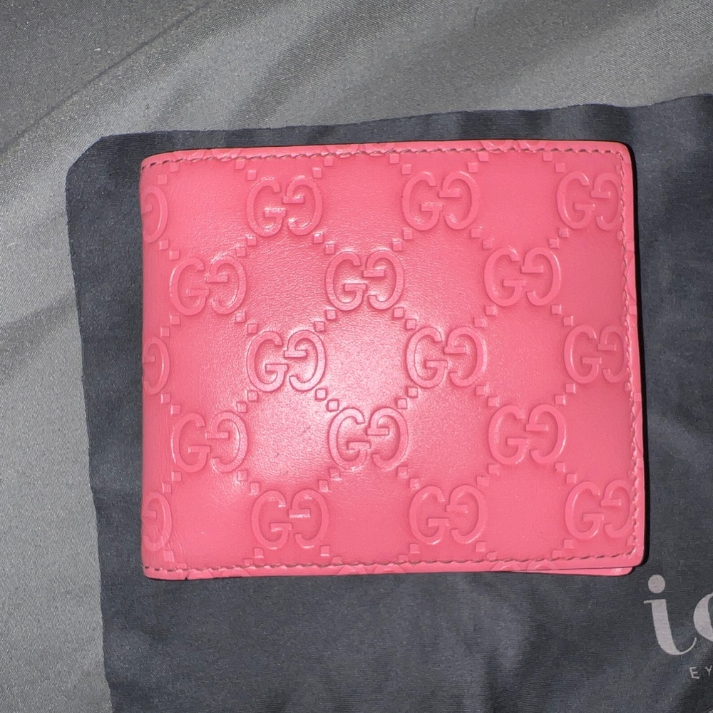 Gucci bi fold wallet